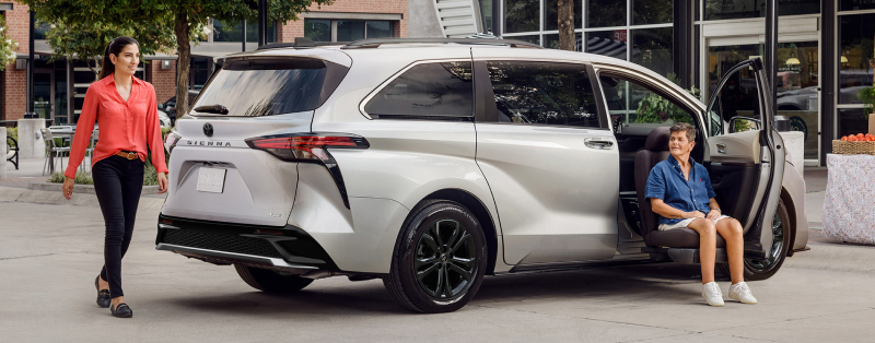 2025 Toyota Sienna Hybrid in Brampton, ON